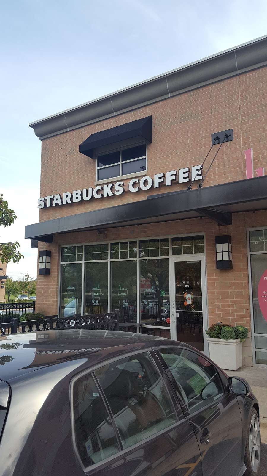 Starbucks | 1147 N Eola Rd Suite 101, Aurora, IL 60502 | Phone: (630) 499-5330