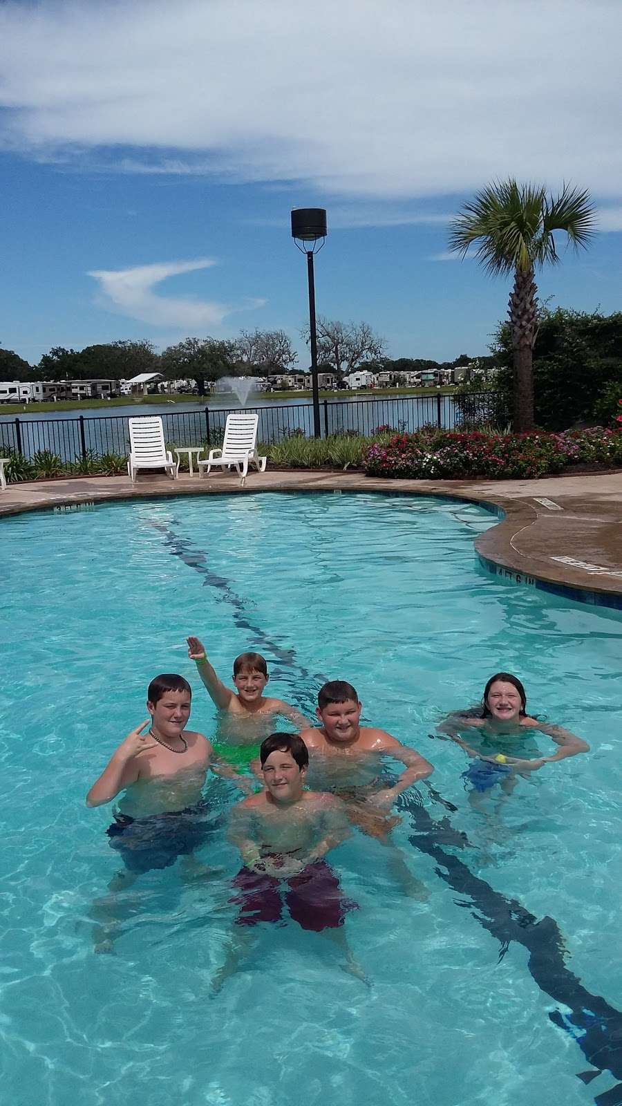 Brazoria Lakes RV Resort | 109 Stephen F Austin Rd, Brazoria, TX 77422, USA | Phone: (979) 798-1000