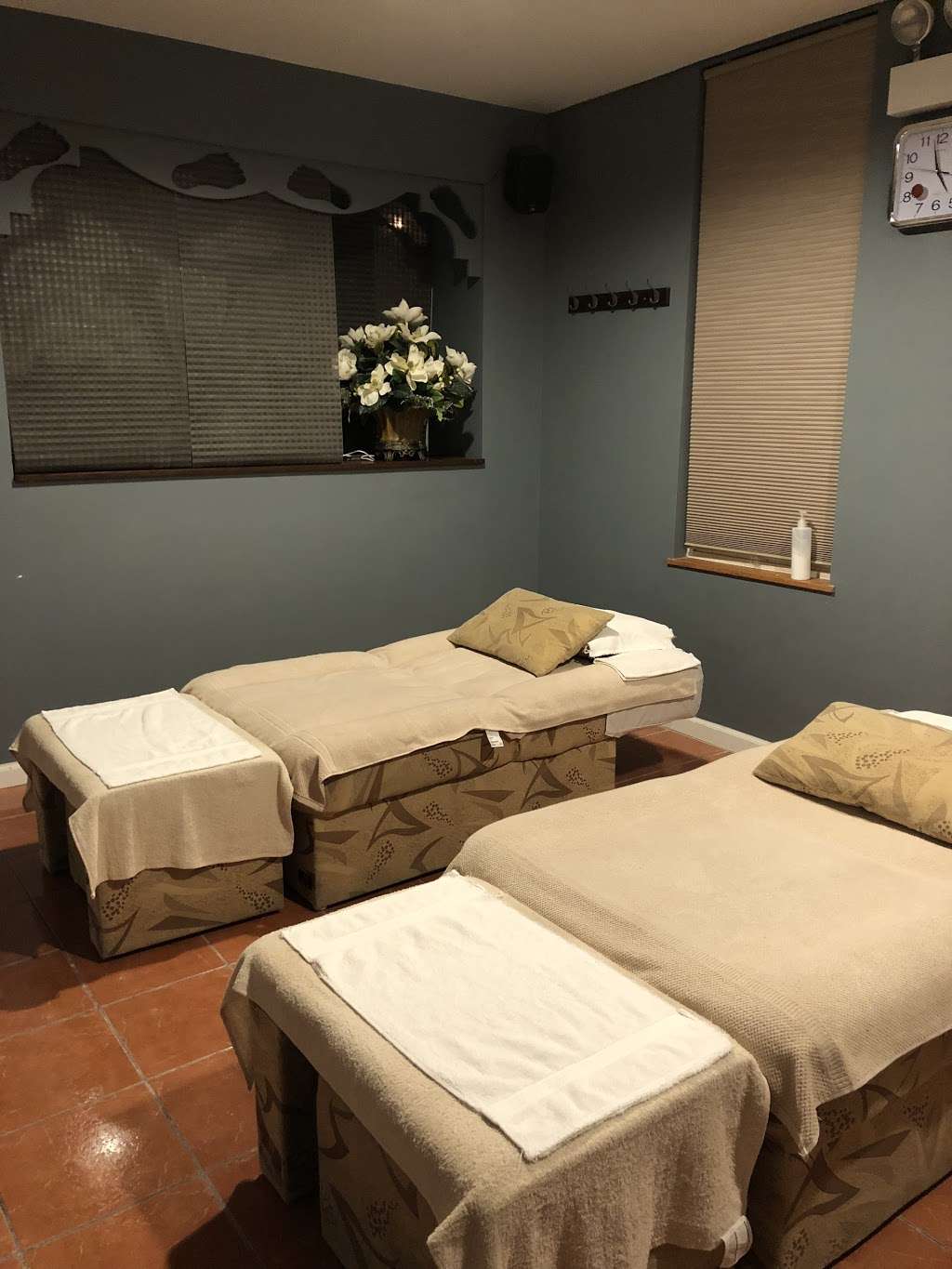 Fuji Foot Spa & Massage | 2352 S Canal St, Chicago, IL 60616, USA | Phone: (312) 877-7717