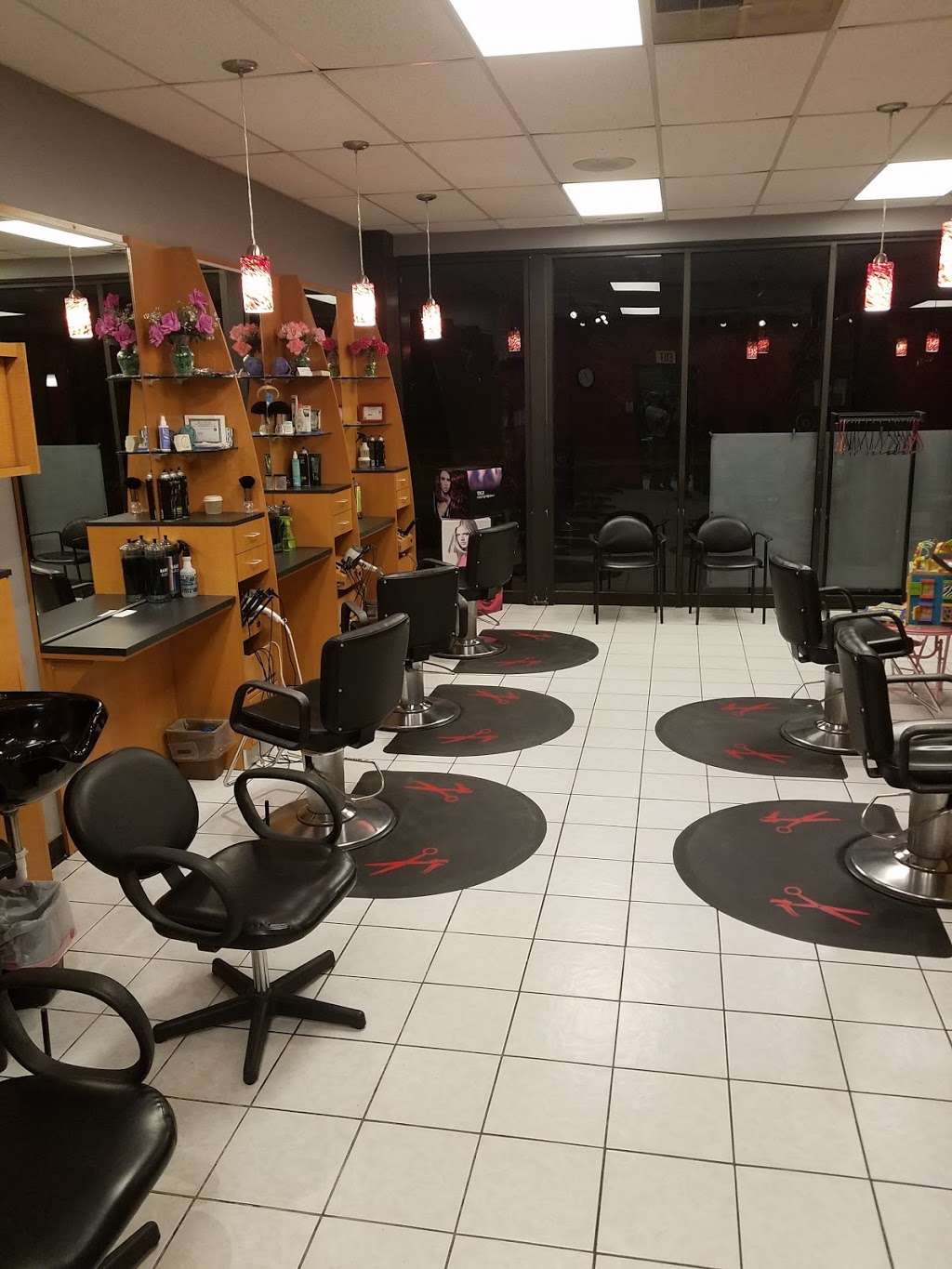 Cutting Edge Salon - Oak Lawn | 9608 S Pulaski Rd, Oak Lawn, IL 60453, USA | Phone: (708) 634-3336