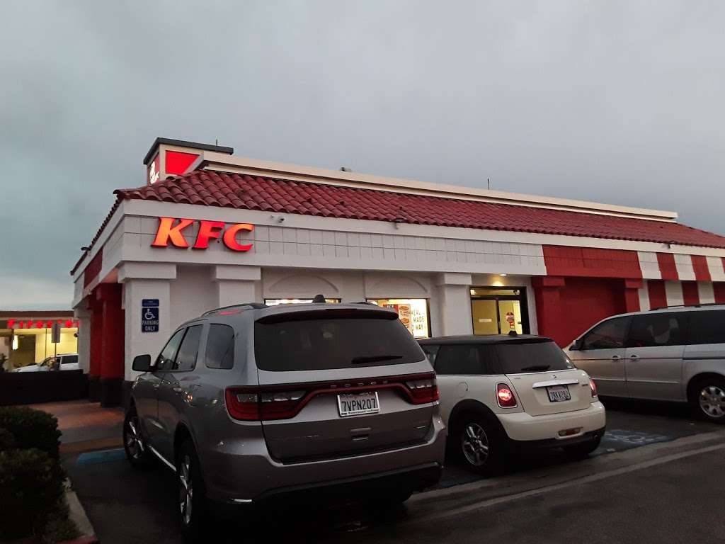 KFC | 465 E 17th St, Costa Mesa, CA 92627, USA | Phone: (949) 642-5943