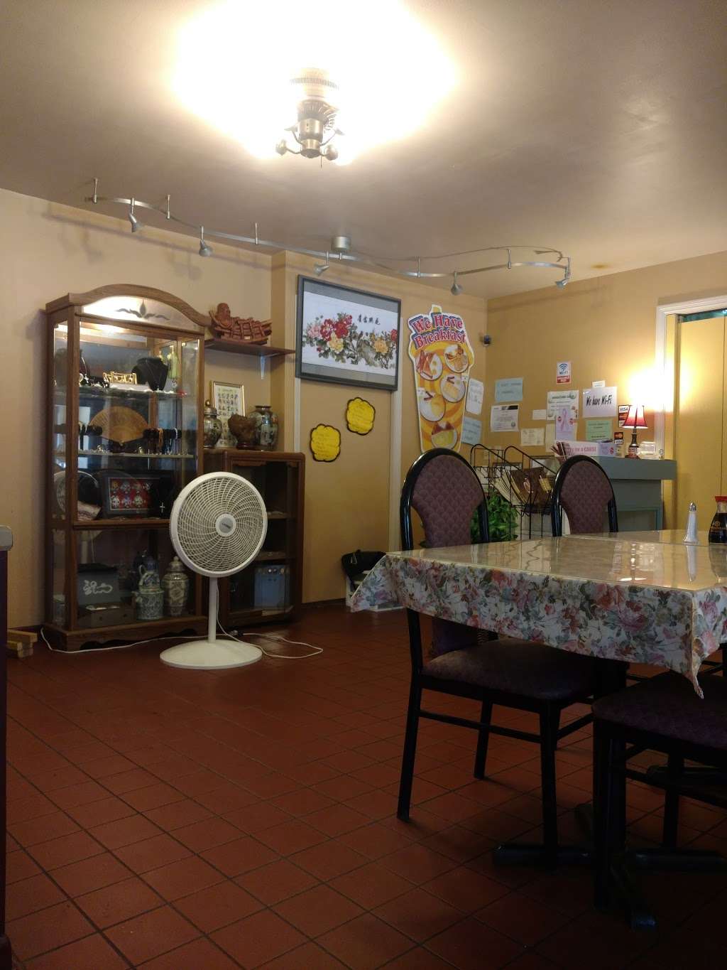 Happy Cafe | 526 S Wells St, Lake Geneva, WI 53147, USA | Phone: (262) 248-8181