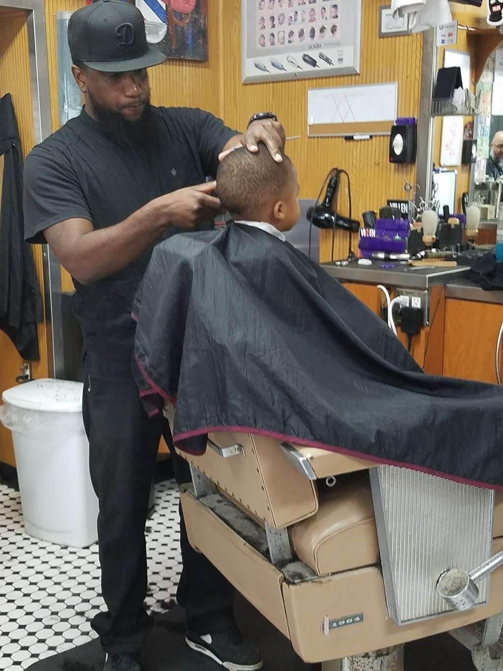 Straight Edge Barbershop | 216 Somerville Ave, Somerville, MA 02143 | Phone: (617) 718-2422