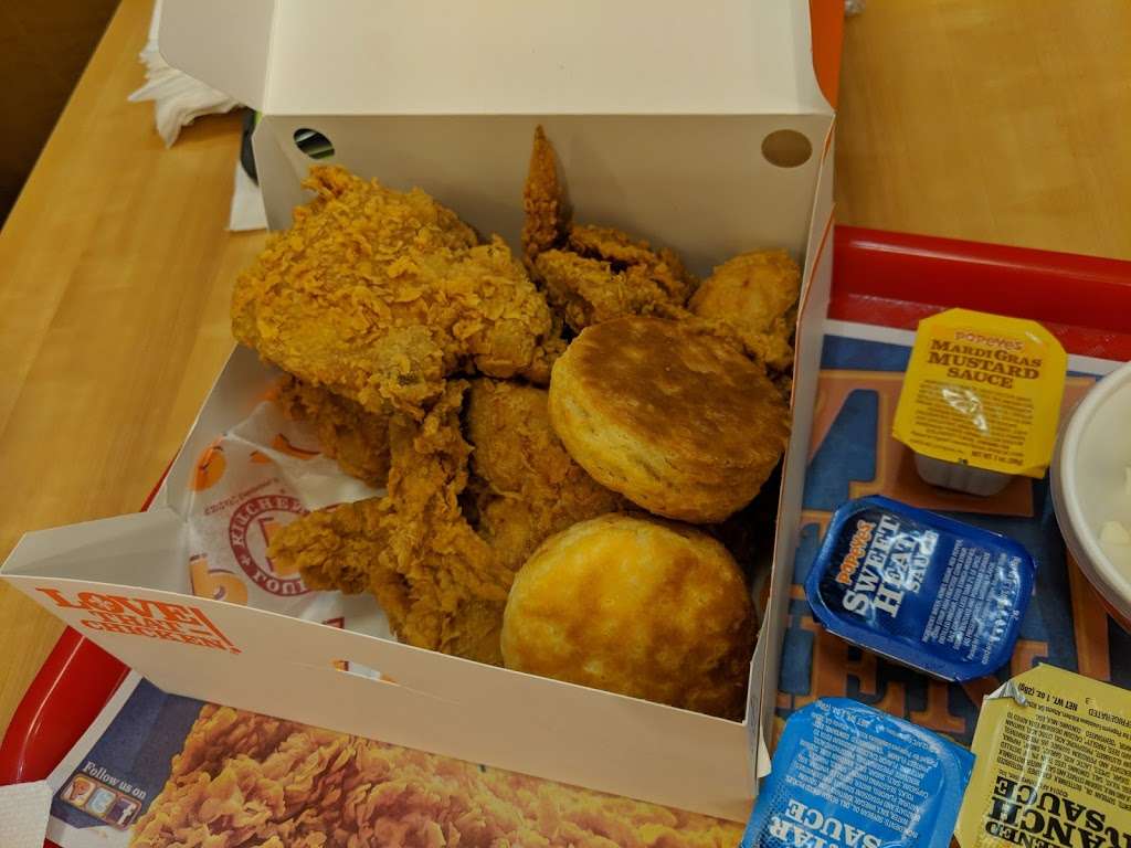 Popeyes Louisiana Kitchen | 19025 Golden Valley Rd, Santa Clarita, CA 91387, USA | Phone: (661) 347-0277