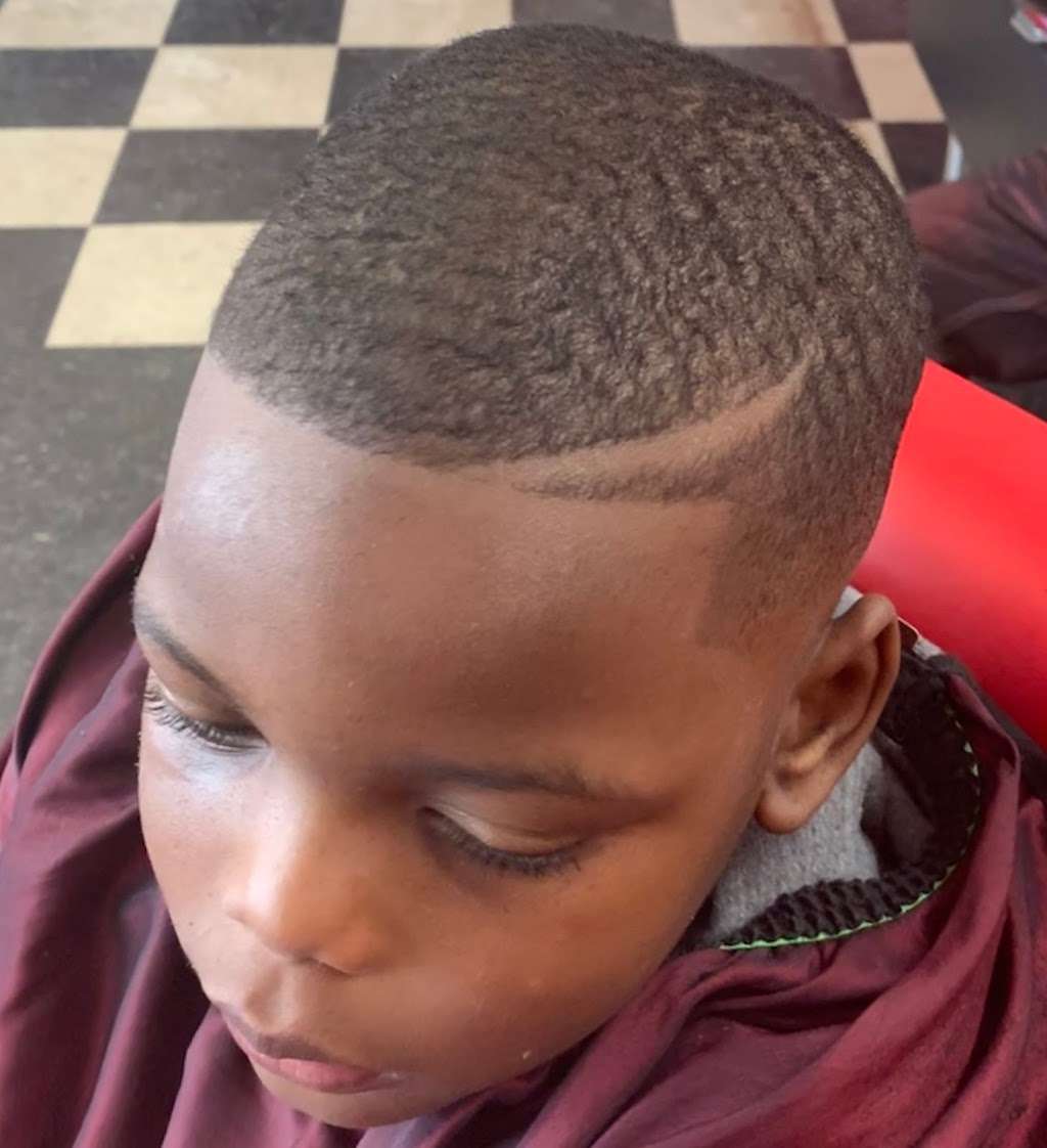 LeRoys Cuts | 2724 E 83rd St, Chicago, IL 60617, USA | Phone: (312) 366-5726