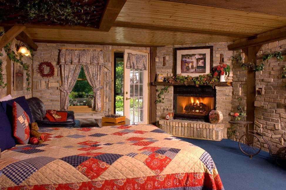 Lazy Cloud Lodge | W 4033, State Rd 50, Lake Geneva, WI 53147, USA | Phone: (262) 275-3322