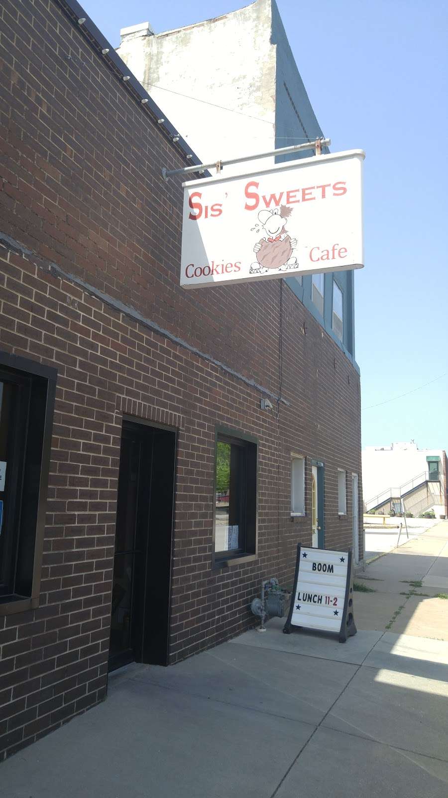 Sis Sweets | 307 Cherokee St, Leavenworth, KS 66048, USA | Phone: (913) 651-2424