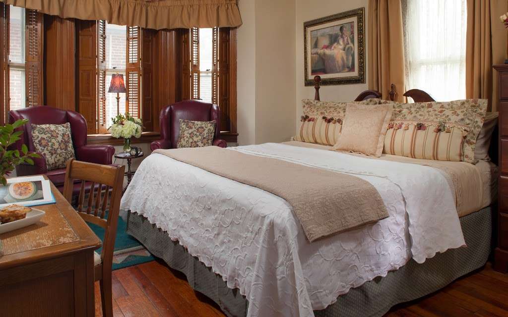 Harvest Moon Bed & Breakfast | 311 E Main St, New Holland, PA 17557 | Phone: (717) 723-5251