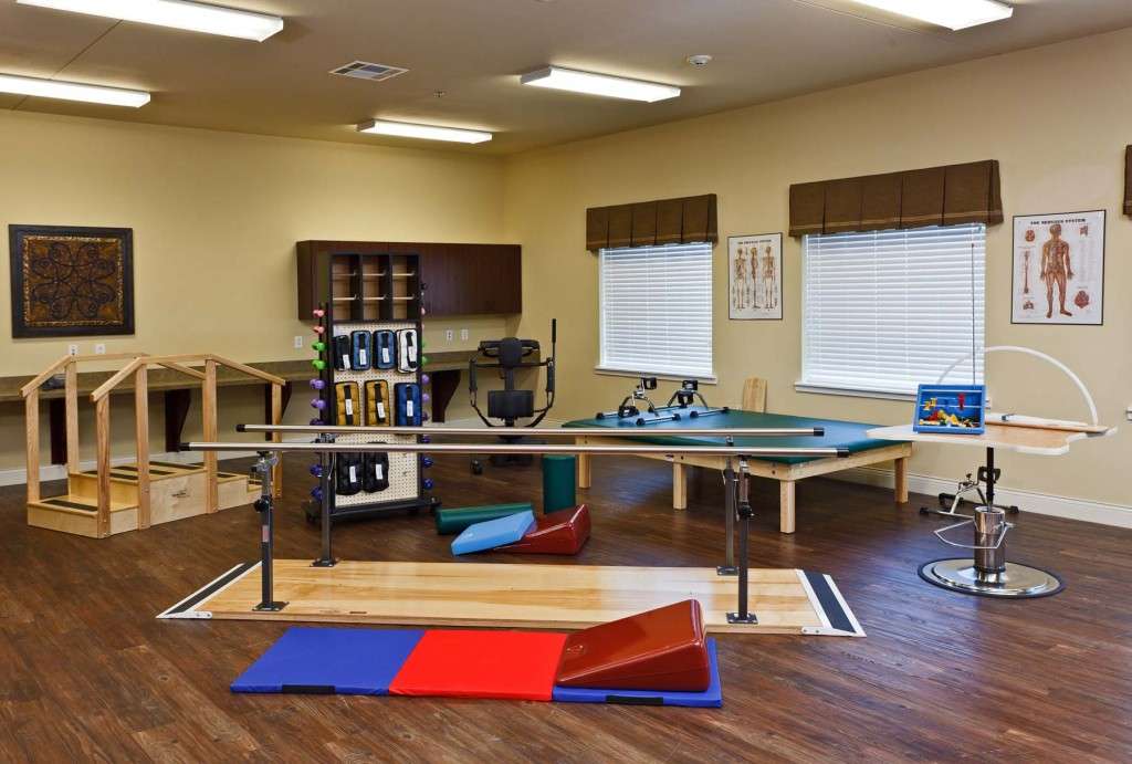 Lakewest Rehabilitation & Skilled Care | 2450 Bickers St, Dallas, TX 75212 | Phone: (214) 879-0888