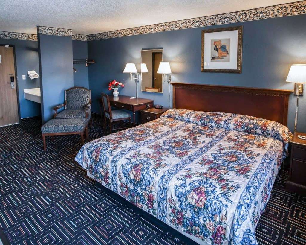 Rodeway Inn | 1730 McDonough St, Joliet, IL 60436, USA | Phone: (815) 725-8855