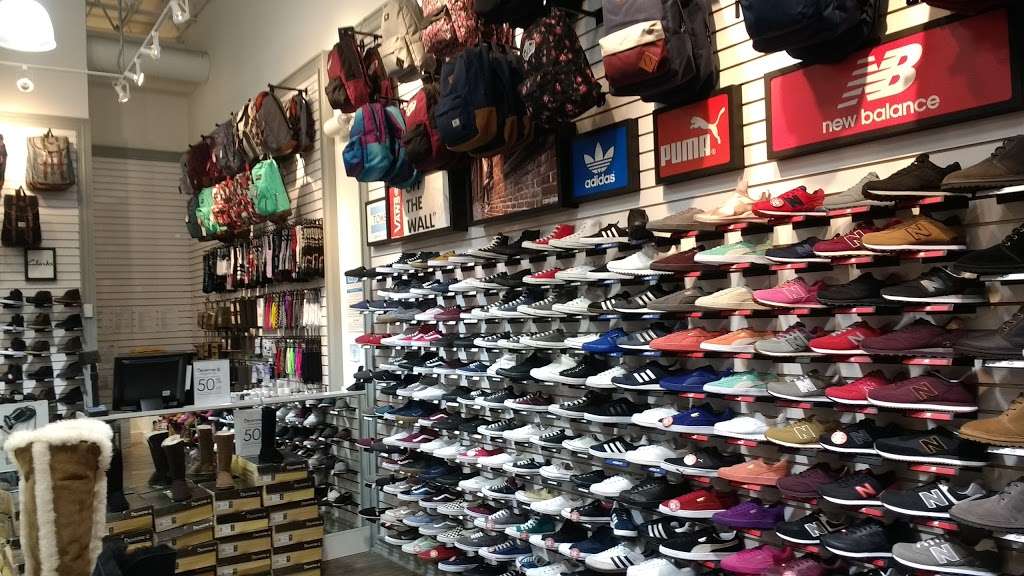 Shoe Print | Gurnee Mills Mall, 6170 W Grand Ave #767, Gurnee, IL 60031 | Phone: (847) 855-1720