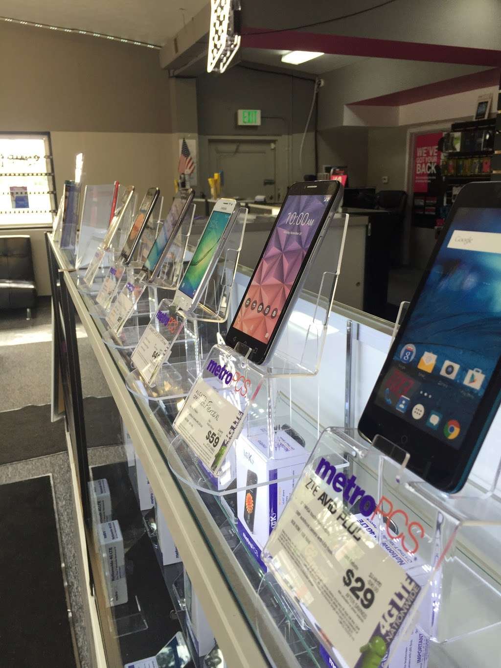 Metro by T-Mobile | 2250 Central Ave, Lake Station, IN 46405, USA | Phone: (219) 963-6217