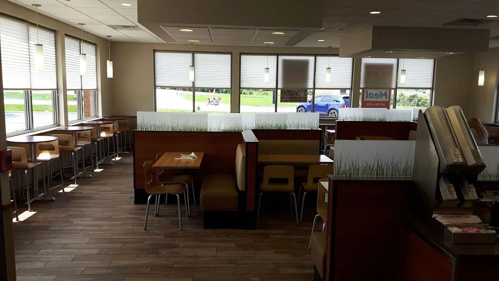 Wendys | 105 Arrowhead Dr, Hampshire, IL 60140, USA | Phone: (847) 683-9478