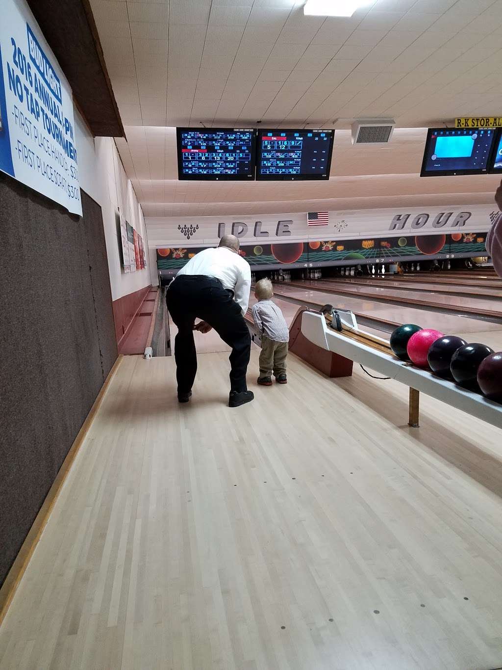 Idle Hour Lane | 927 E Railroad St, Sandwich, IL 60548, USA | Phone: (815) 786-8257