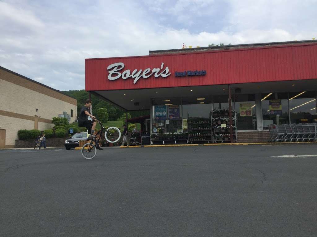 Boyers Food Market Pottsville | 2247 W Market St, Pottsville, PA 17901, USA | Phone: (570) 622-6696