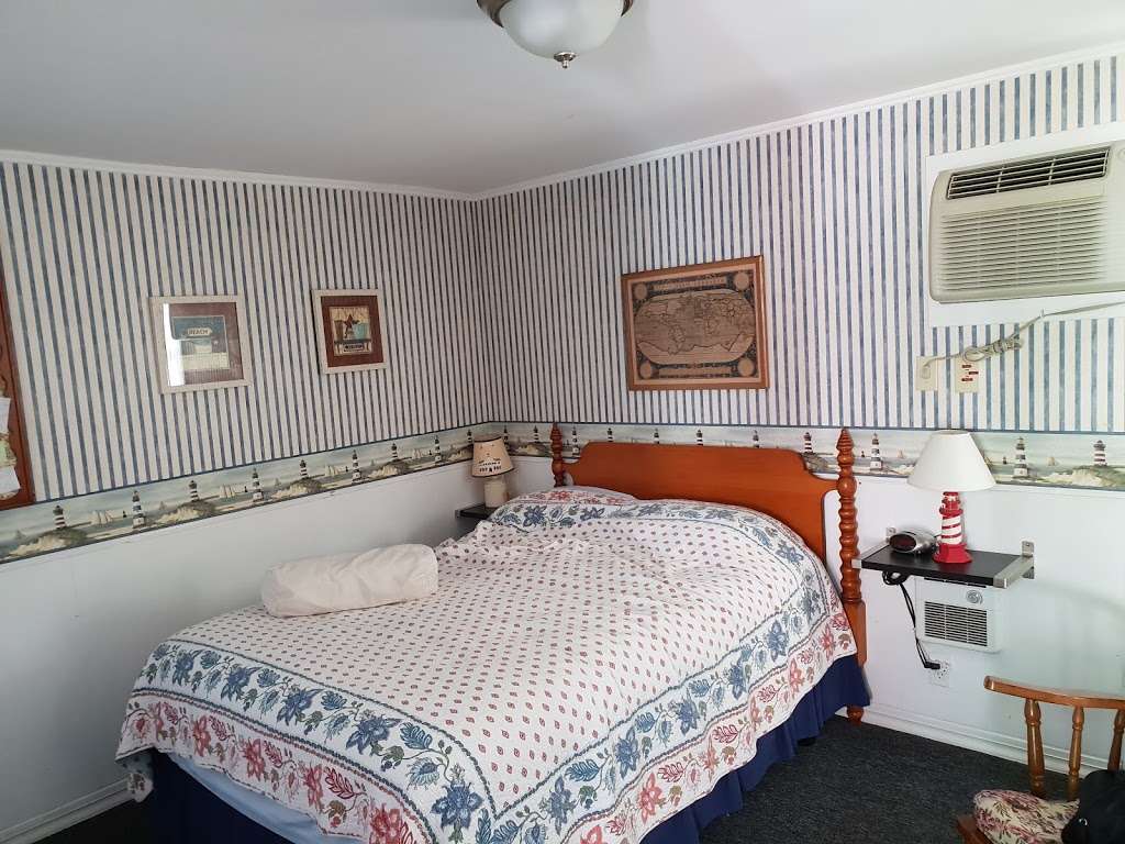 Blue Anchor Guesthouse | 7 Lincoln St, Plymouth, MA 02360, USA | Phone: (508) 746-9551