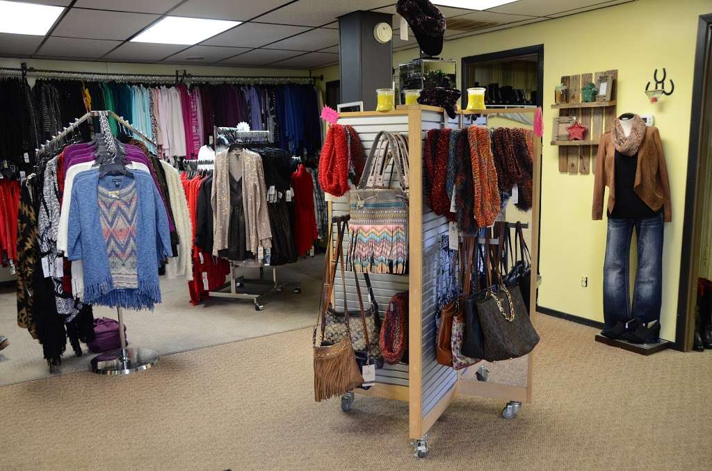 Queen Bs Boutique | 541 E Main St, Brownsburg, IN 46112