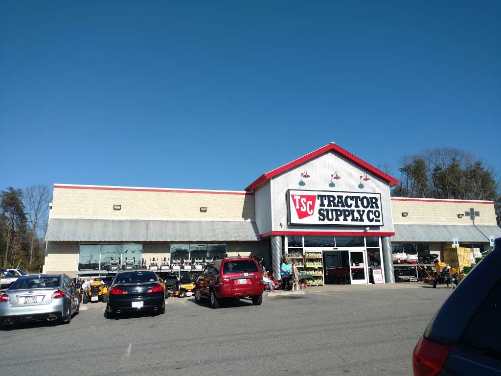 Tractor Supply Co. | 23788 Mervell Dean Rd, Hollywood, MD 20636, USA | Phone: (301) 373-5261