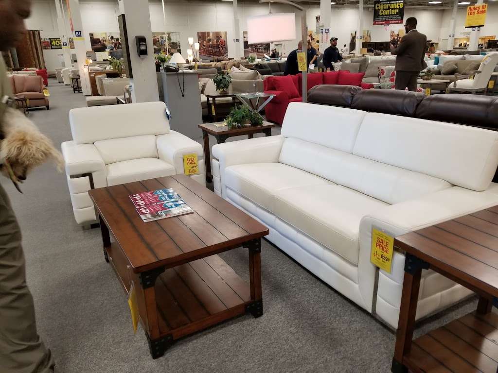 Raymour & Flanigan Furniture and Mattress Clearance Center | 1300 MacDade Boulevard, Woodlyn, PA 19094, USA | Phone: (610) 521-5421