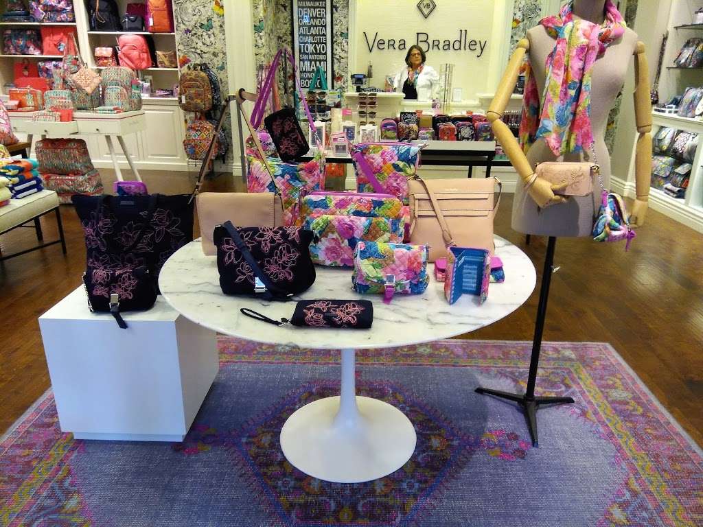 Vera Bradley | 510 Christiana Mall, Newark, DE 19702, USA | Phone: (302) 733-0880