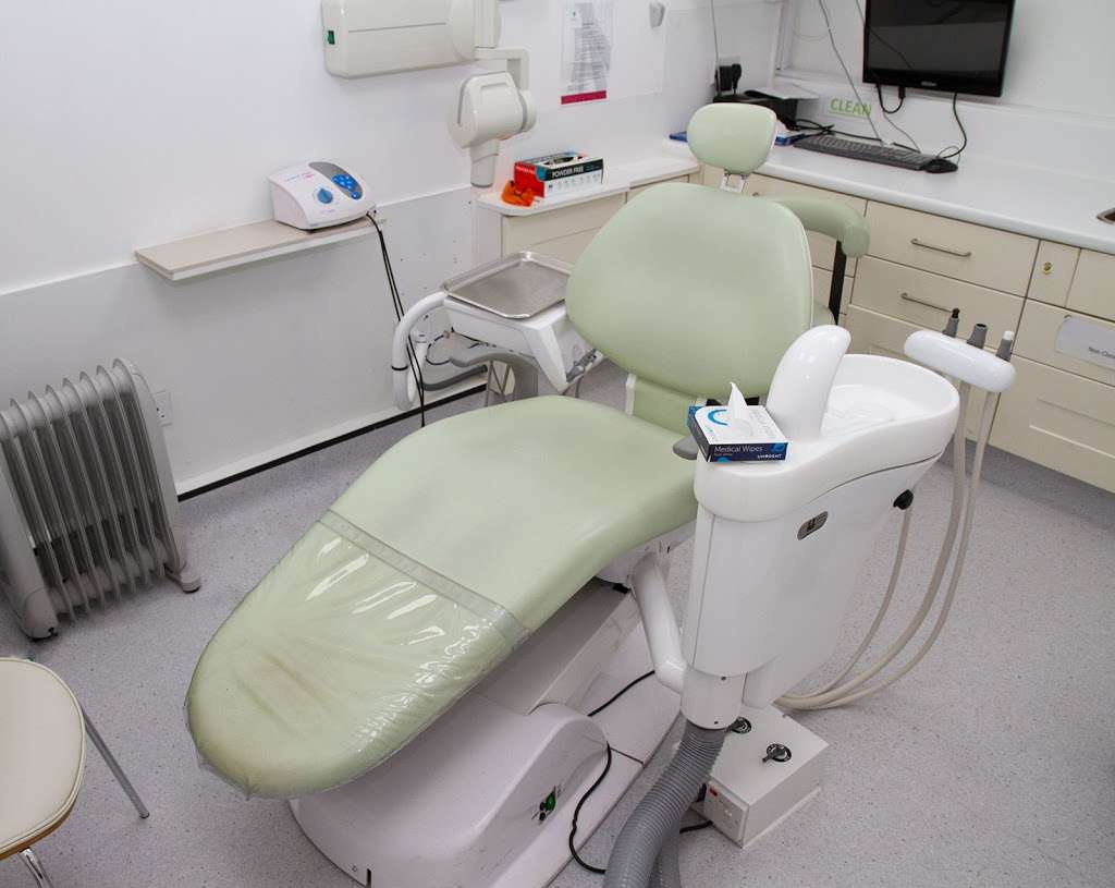 Dentist on The Green | 33 The Green, London N21 1HS, UK | Phone: 020 8882 3909