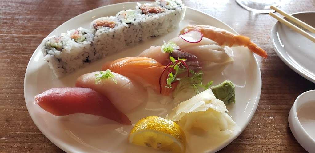 Kuma Sushi & Asian Fusion | 50 E Wynnewood Rd, Wynnewood, PA 19096, USA | Phone: (484) 413-2692