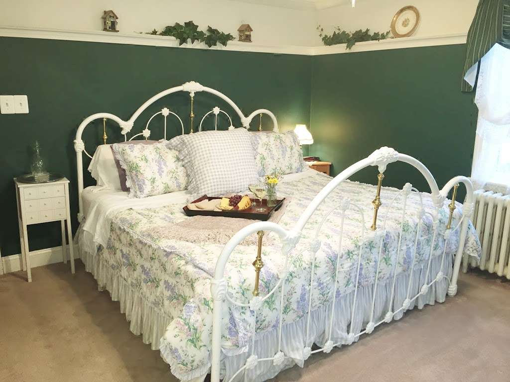 Cranberry Manor Bed and Breakfast | 406 Cherry Lane Rd, East Stroudsburg, PA 18301, USA | Phone: (570) 620-2246