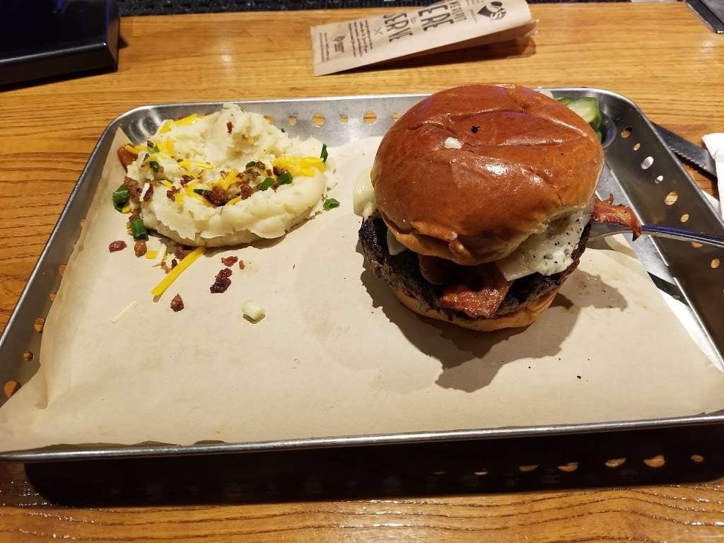 Chilis Grill & Bar | 1275 Hilltop Rd, St Joseph, MI 49085, USA | Phone: (269) 983-5518