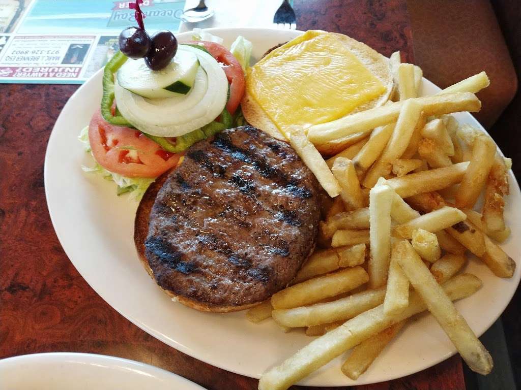 Ocean Bay Diner | 1803 NJ-35, South Amboy, NJ 08879, USA | Phone: (732) 313-7979