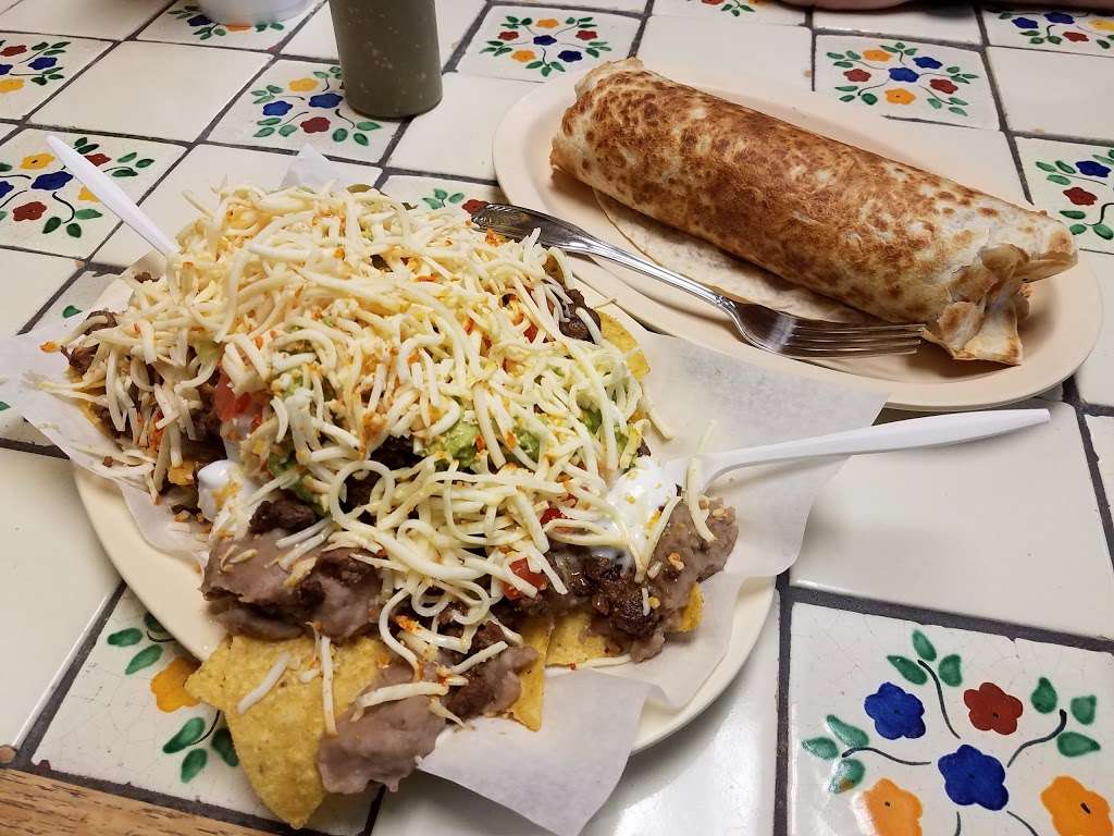 Burrito House | 3547 N Lincoln Ave, Chicago, IL 60657, USA | Phone: (773) 975-6060