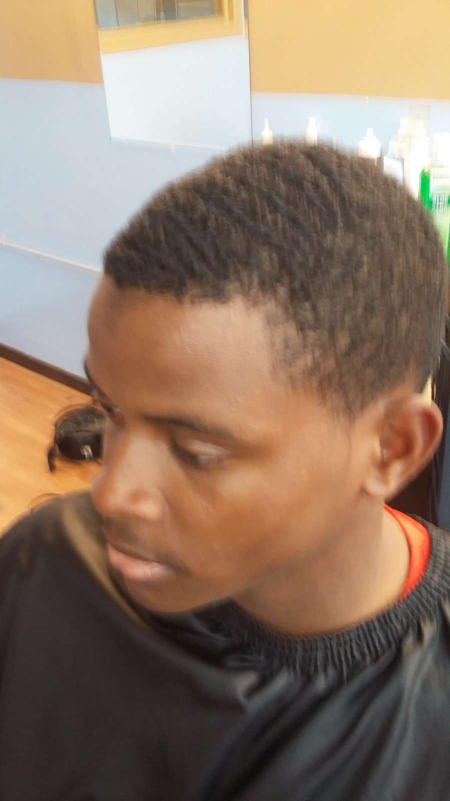 Cuts On Point Barber Studio Ray | 3316 147th St, Midlothian, IL 60445 | Phone: (708) 296-3112