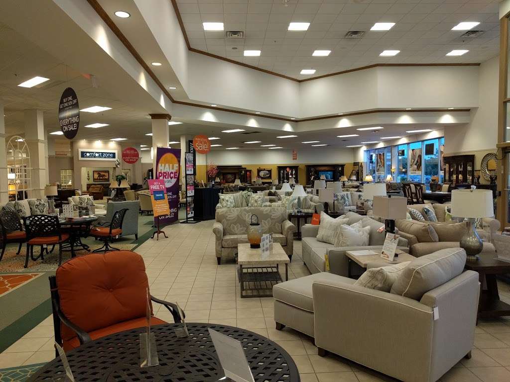Raymour & Flanigan Furniture and Mattress Store | 150 Trotters Way, Freehold Township, NJ 07728, USA | Phone: (732) 252-0065