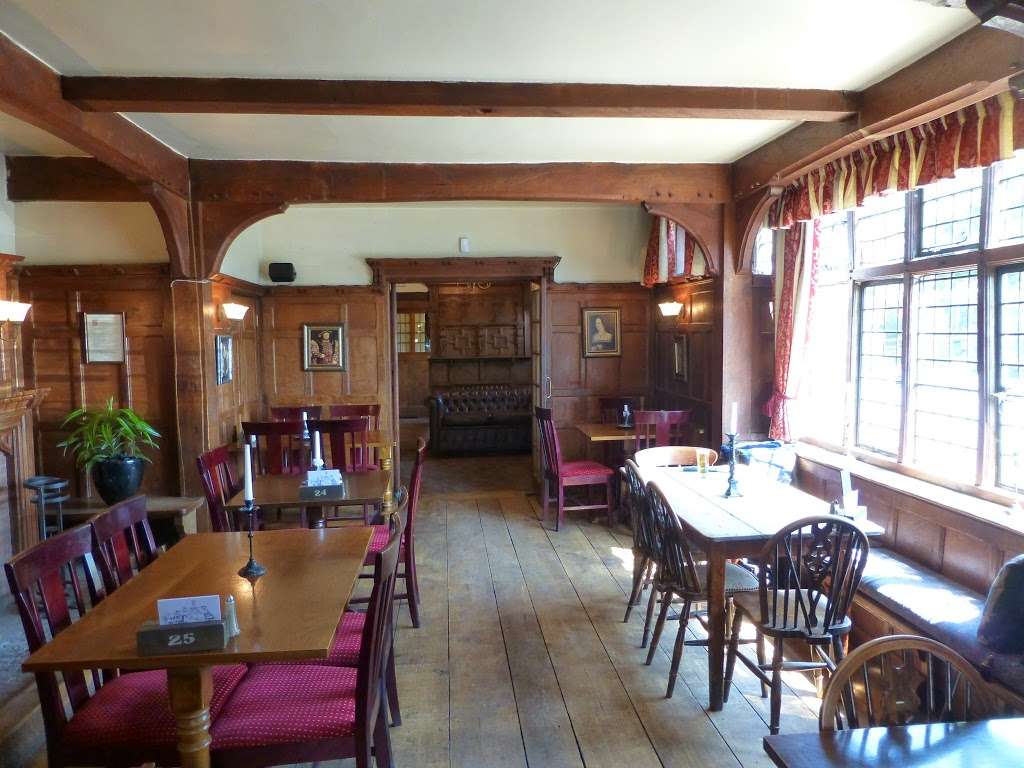 King Henry VIII | Hever Rd, Hever, Edenbridge TN8 7NH, UK | Phone: 01732 862457