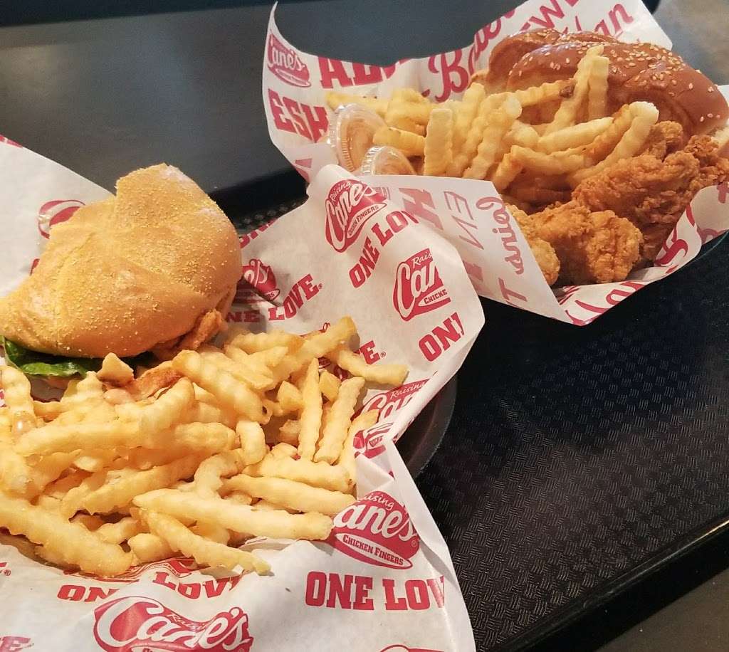 Raising Canes Chicken Fingers | 9570 S Western Ave, Evergreen Park, IL 60805 | Phone: (708) 423-1287
