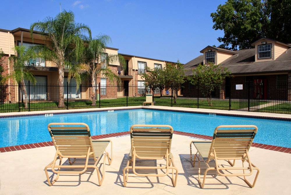 The Brixton Apartments | 1601 Garth Rd, Baytown, TX 77520, USA | Phone: (281) 672-8681