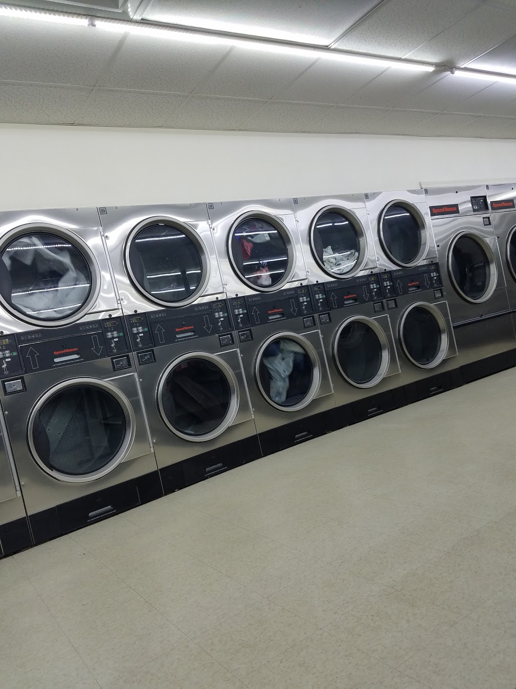 Super Laundromat | 797 N Montello St, Brockton, MA 02301 | Phone: (508) 587-9555