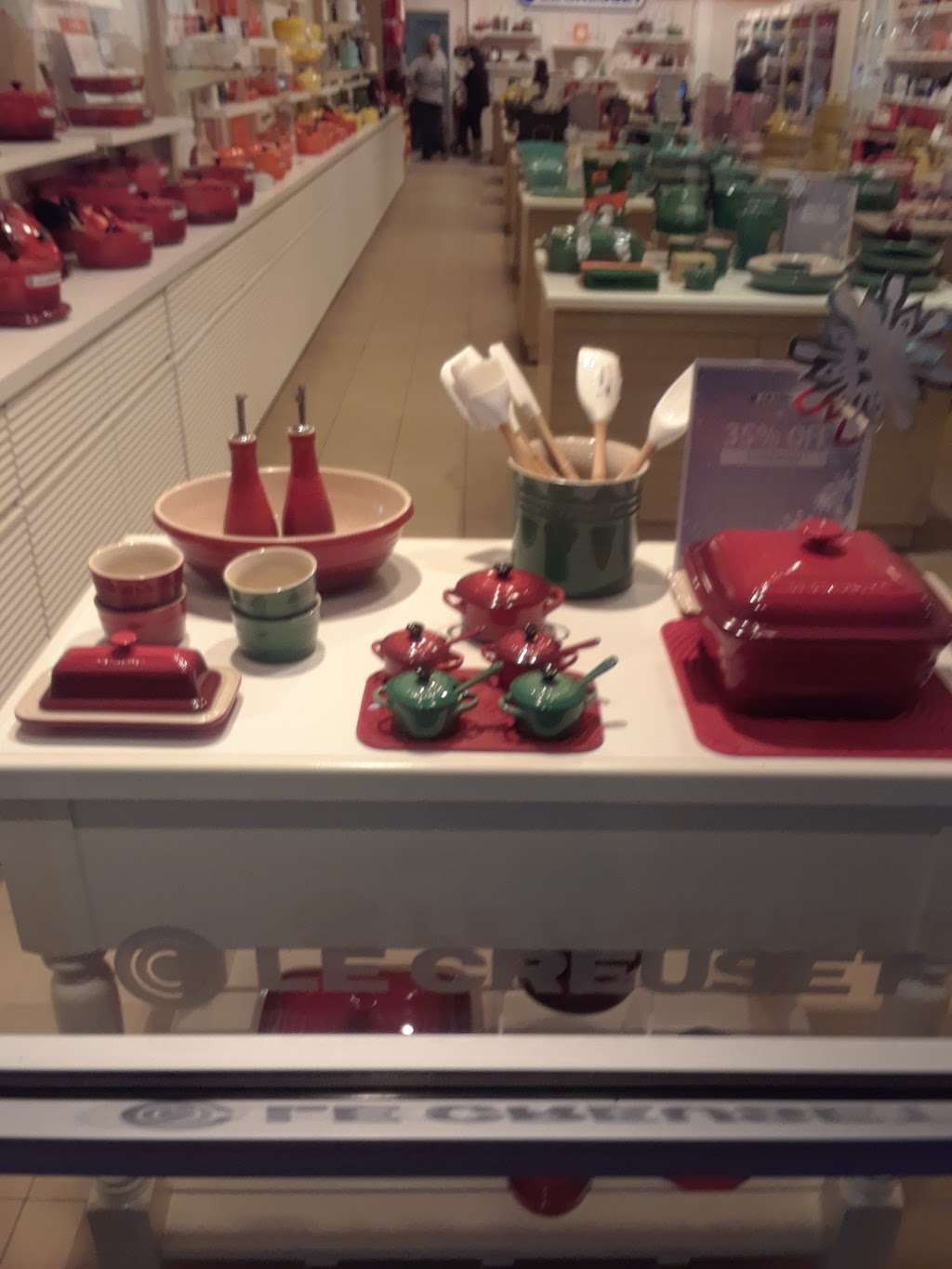 Le Creuset Outlet Store | 6800 N 95th Ave #818, Glendale, AZ 85305, USA | Phone: (623) 872-5377