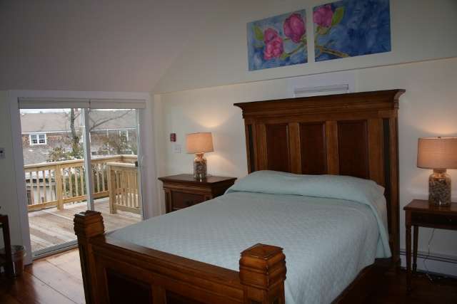 Sheas Riverside Inn & Motel | 132 Main St, Essex, MA 01929, USA | Phone: (978) 768-6800