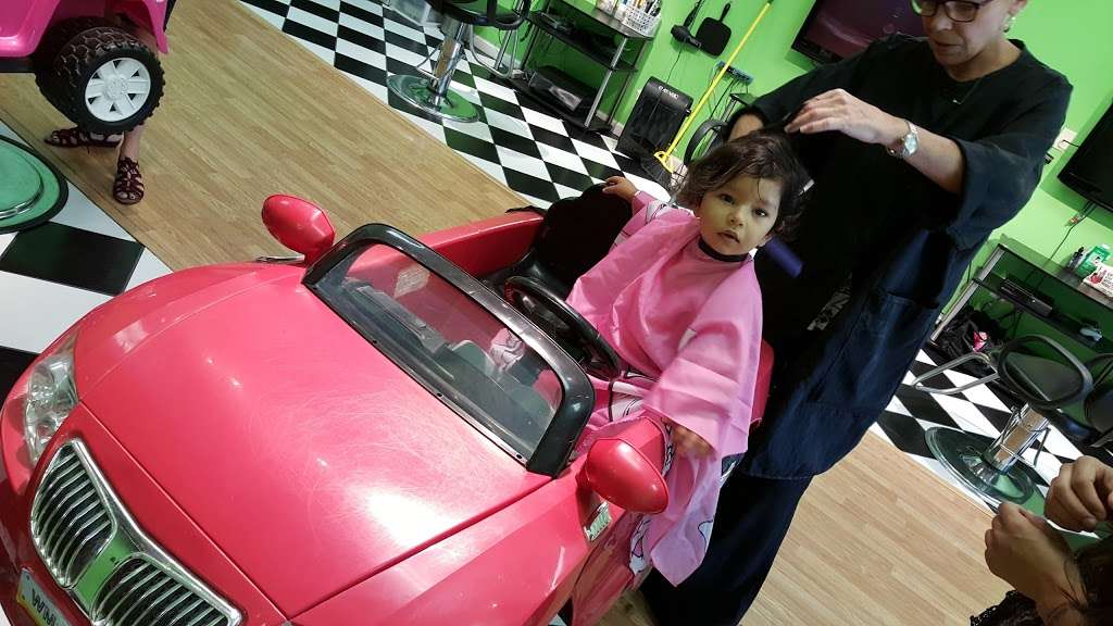 Sharkeys Cuts For Kids - New Britain PA | 418 Town Center, New Britain, PA 18901, USA | Phone: (215) 348-8528