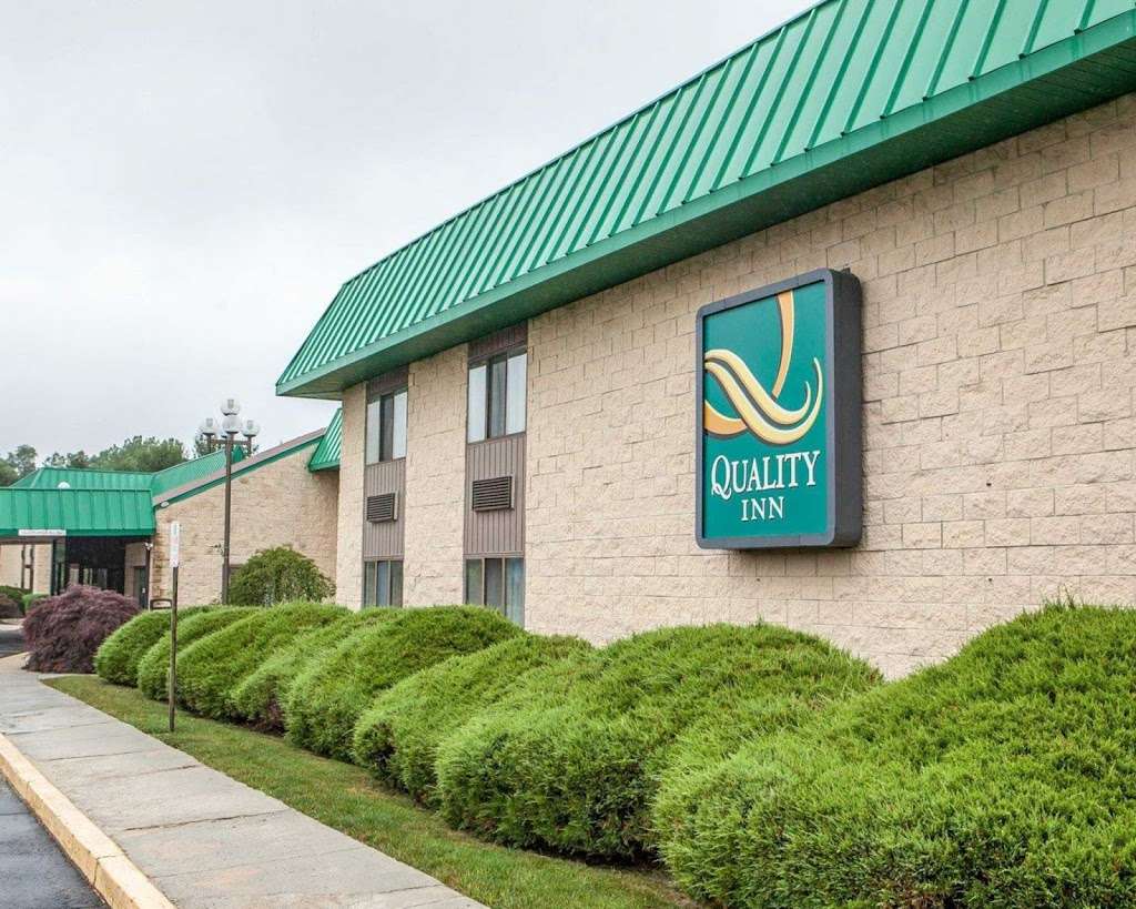 Quality Inn McGuire AFB - Fort Dix near Bordentown | 21 Wrightstown Cookstown Rd, Cookstown, NJ 08511, USA | Phone: (609) 723-6500