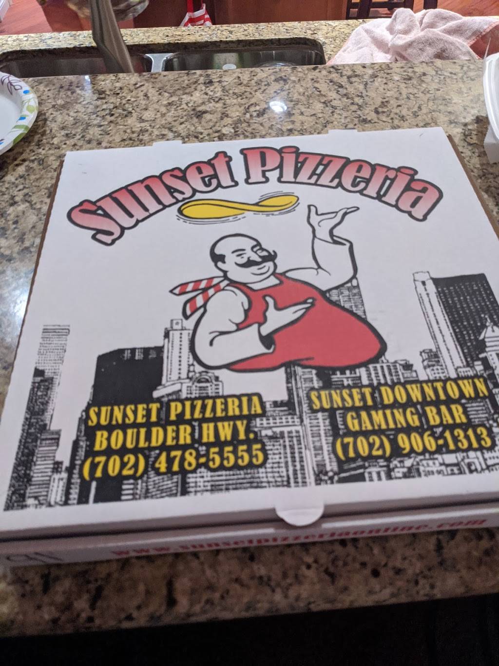 Sunset Pizzeria | 869 S Boulder Hwy, Henderson, NV 89015, USA | Phone: (702) 478-5555