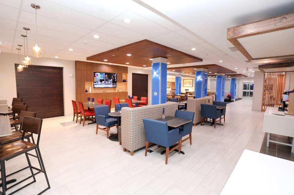 Holiday Inn Express & Suites Wylie West | 630 Sanden Blvd, Wylie, TX 75098, USA | Phone: (469) 543-0009