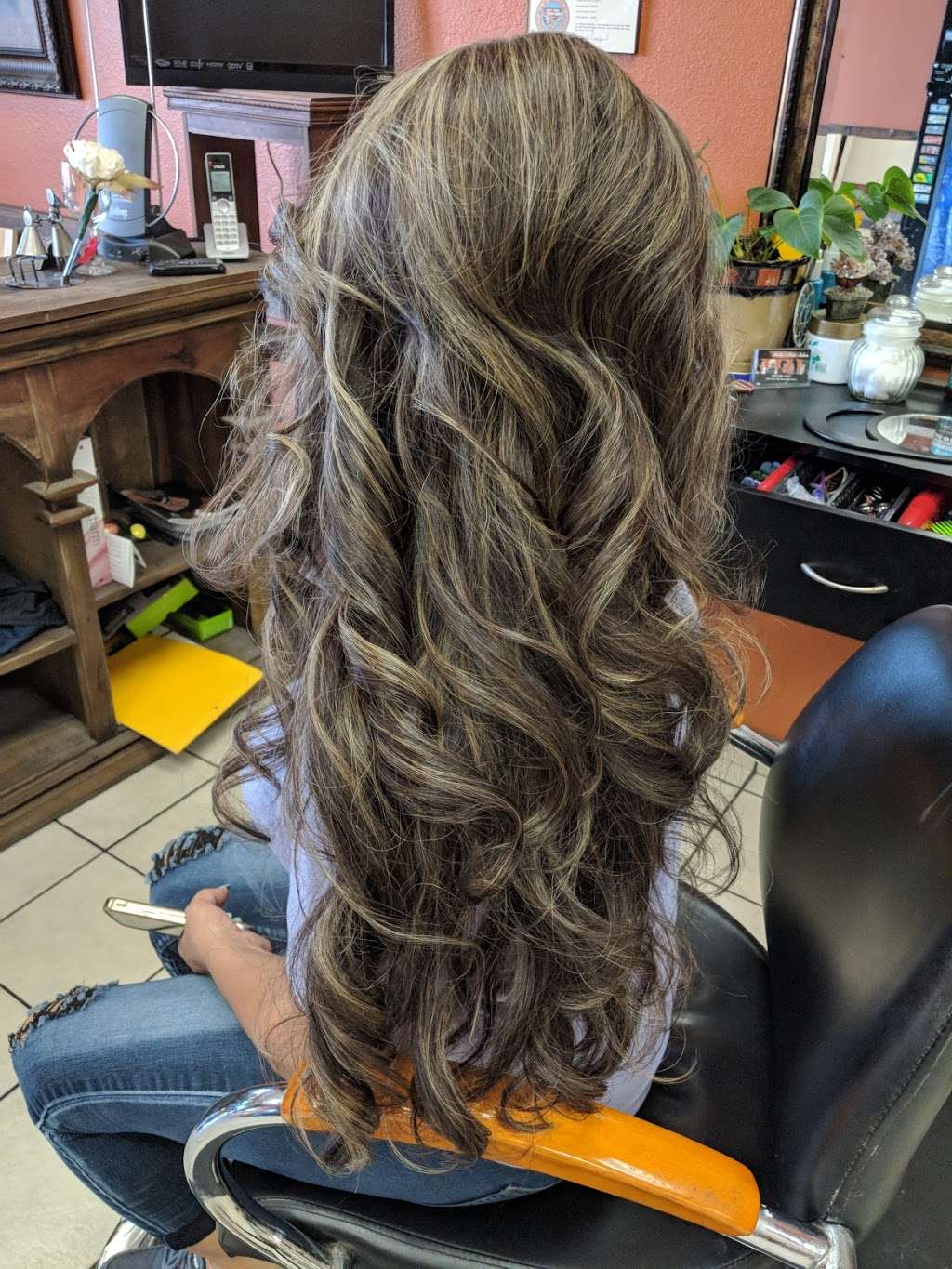 Bella,s Hair Salon | 9550 W Van Buren St ste 15, Tolleson, AZ 85353, USA | Phone: (623) 385-5171