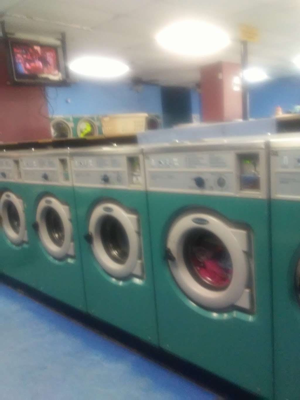 Laundry Triple Eee | 7302 New Laredo Hwy, San Antonio, TX 78211, USA | Phone: (210) 810-6184