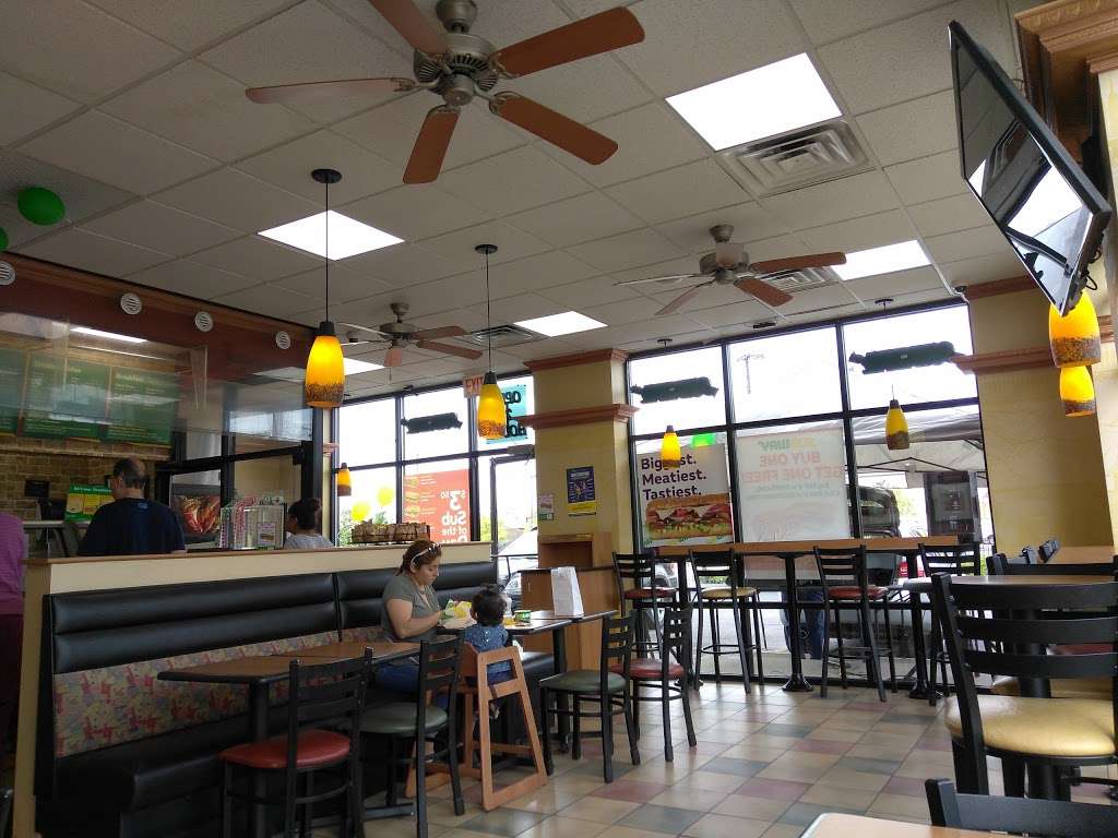 Subway Restaurants | 4025 E 106th St, Chicago, IL 60617 | Phone: (773) 902-7127