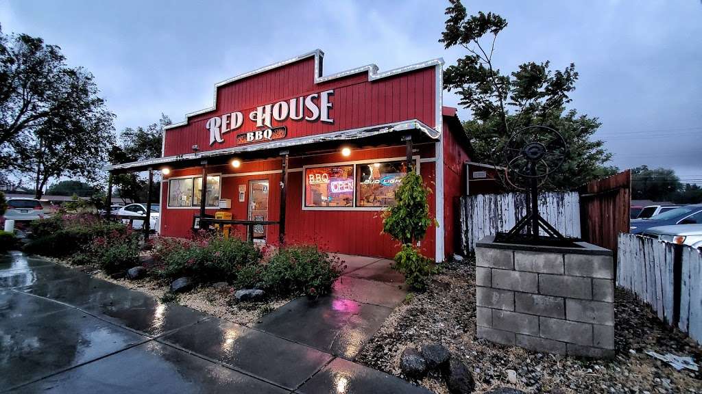 Redhouse BBQ | 426 E Tehachapi Blvd, Tehachapi, CA 93561, USA | Phone: (661) 822-0772