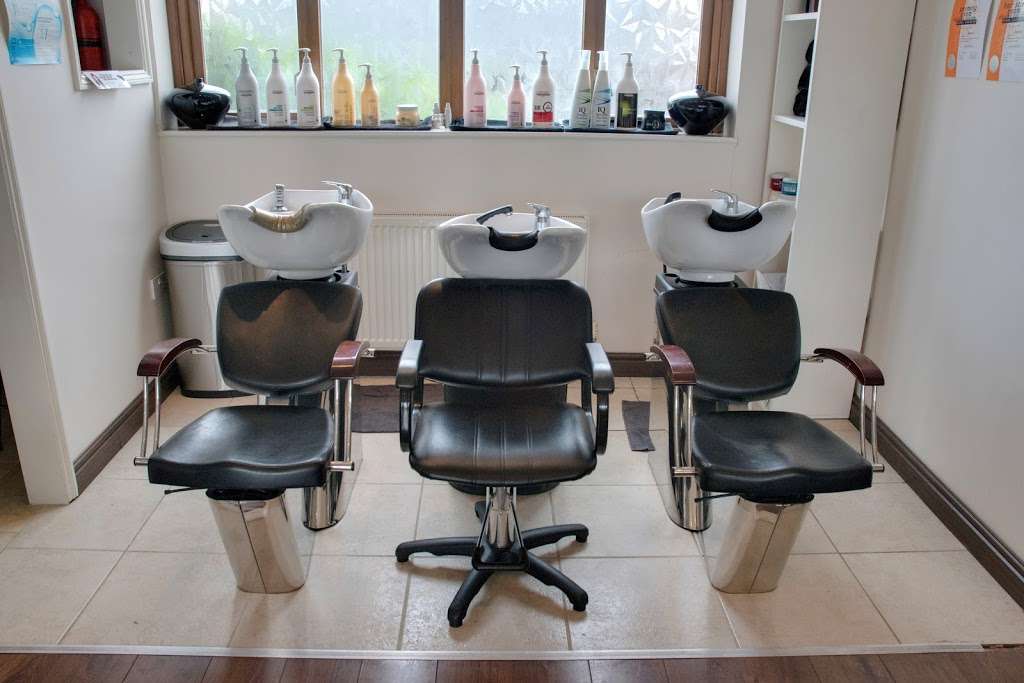 Divine Hair & Beauty | 144 Upper Shirley Rd, Croydon CR0 5HA, UK | Phone: 020 8654 8008