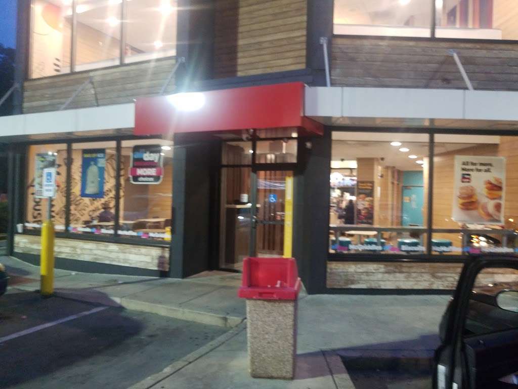 McDonalds | 1539 Pennsylvania Ave SE, Washington, DC 20003, USA | Phone: (202) 547-4851