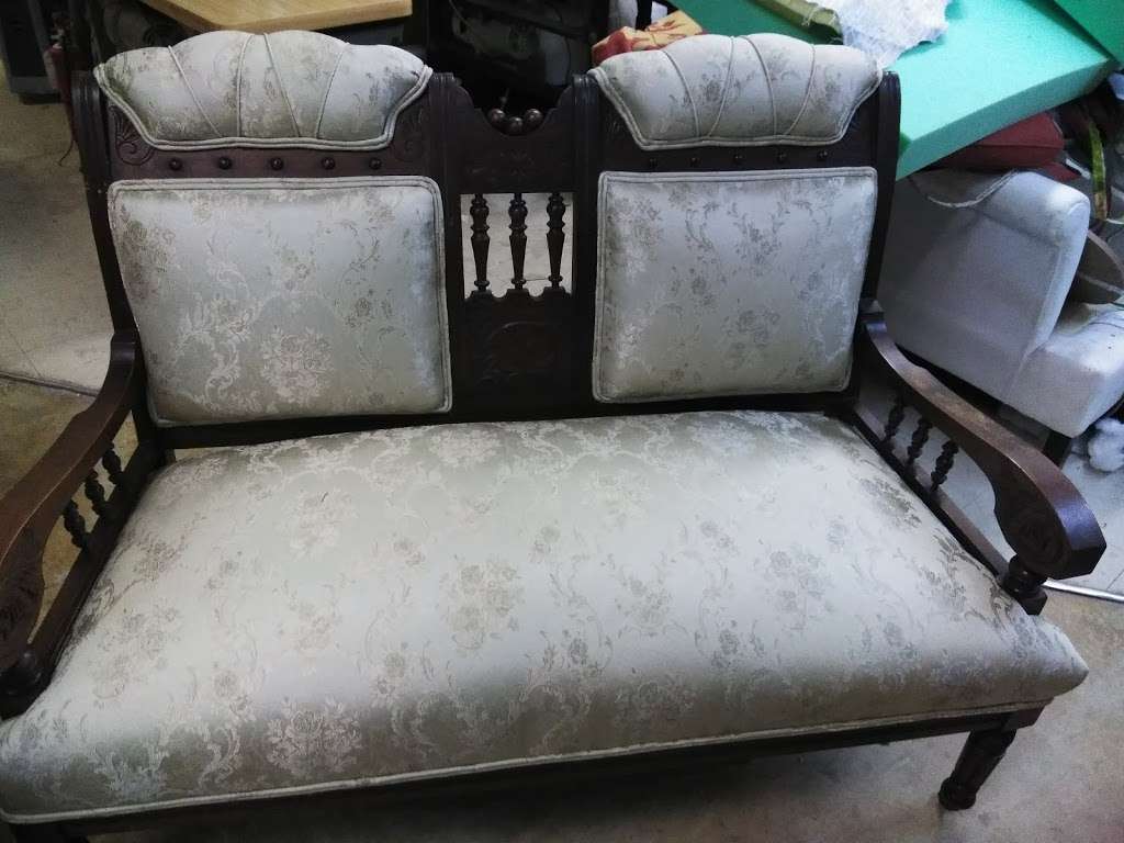 Auroras Upholstery and Decor | 415 N Main St, Wildwood, FL 34785, USA | Phone: (352) 348-1748