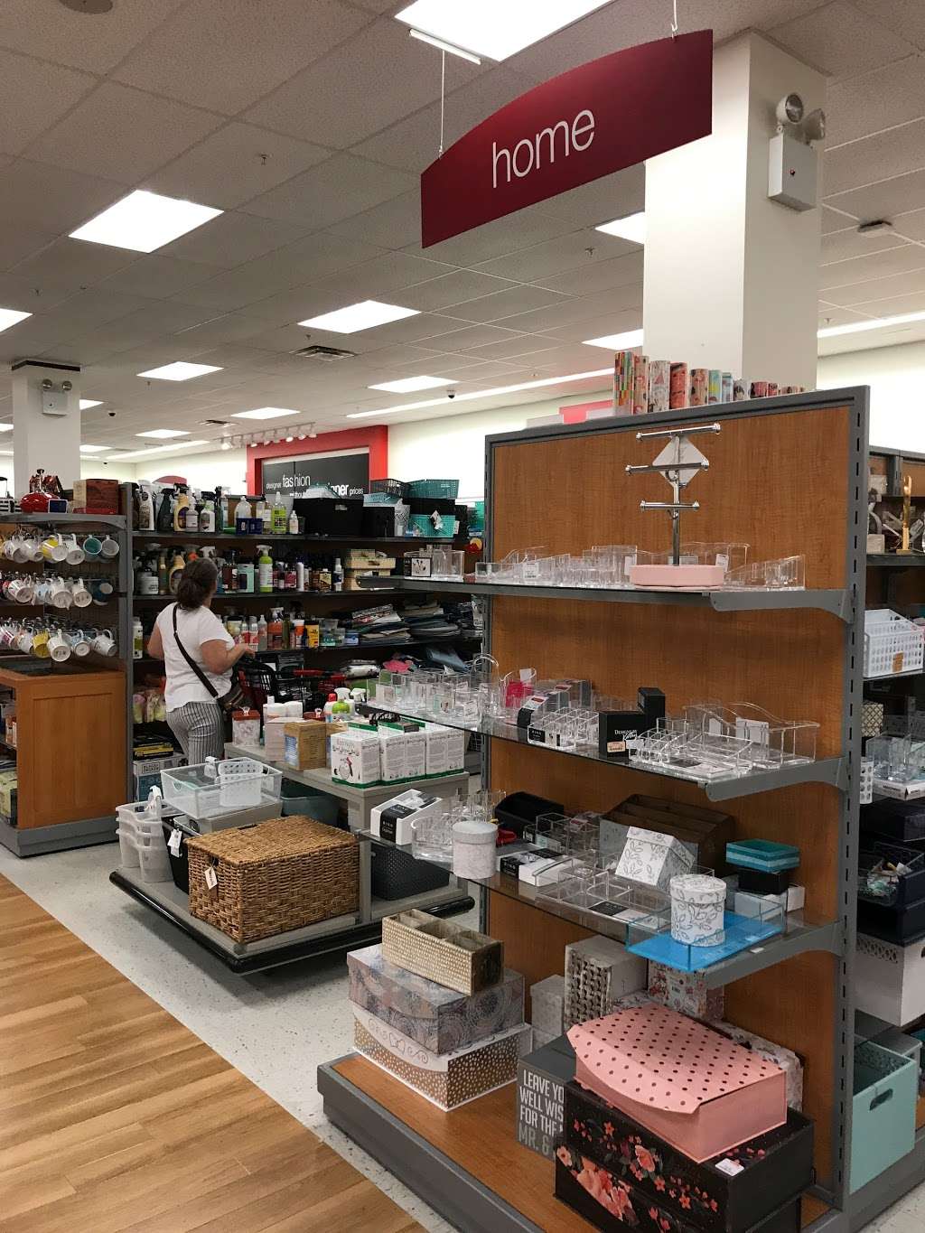 T.J. Maxx | 815 Hutchinson River Pkwy, Bronx, NY 10465, USA | Phone: (718) 822-6090